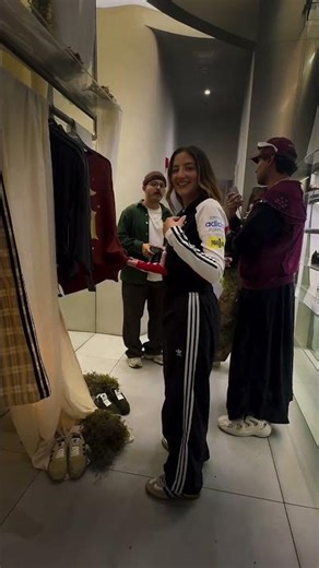 Inside Song For The Mute | Brocken Chains