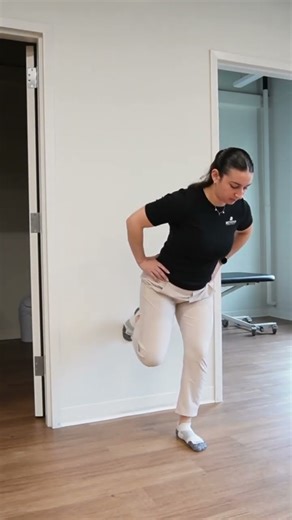 Clamshells (Standing, Wall)