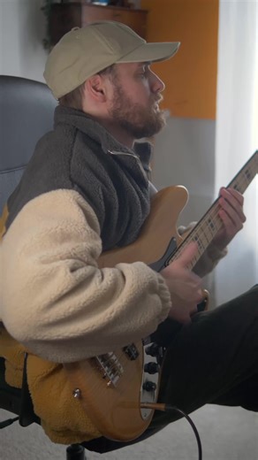 Some bright slap sounds by @MonsieurTeddybasse to brighten your day. 🙂‍↕️ Hope you have a great one and you get to play some music. 🙂 #bass #funk #bassline #slap #slapbass