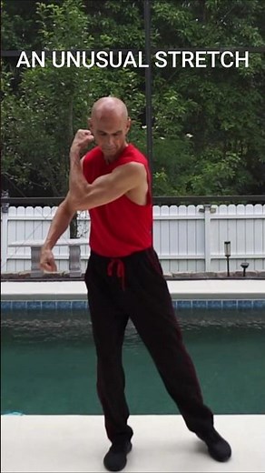 Cross‑Body Curl Step‑Out Stretch ✨🧘‍♂️ #CrossBodyStretch