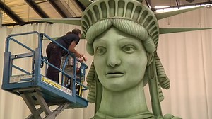 Rapid eye movement is key to any believable animatronic creature, even for a massive replica of the Statue of Liberty! Here, Lady Liberty’s eye mechs are put through their paces.