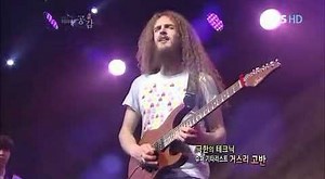 Video: Guthrie Govan and CJ Hann Play "Wonderful Slippery Thing"