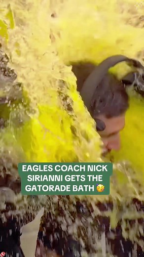 NFL’s Coolest Tradition！The Most Electric Gatorade Showers! 🏈💦 ❄️#NFL#Football#GatoradeBath #Coach #gatorade