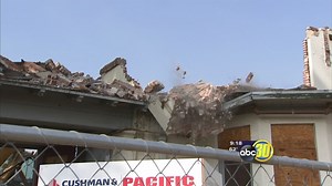 Crews tear down Wolfe Manor in Clovis