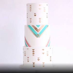 627K views · 1K reactions | Creative cake decorating using stencils  By: avaloncakes | MetDaan Cakes | Facebook