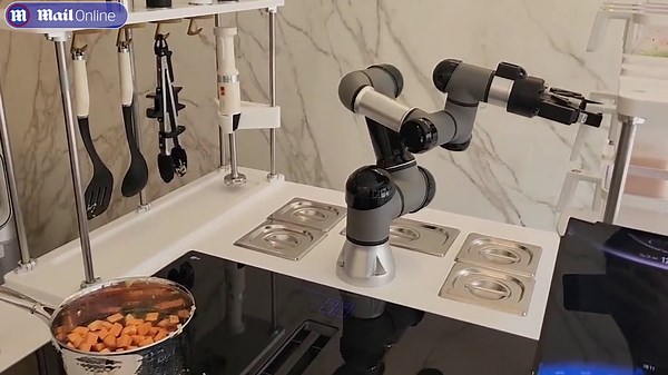 Moley Chef's Table: The robot chef kitchen appliance that cooks while you relax