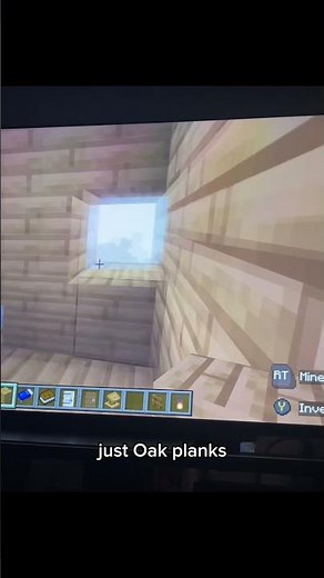 When Minecraft Creative Mode players make starter base tutorials