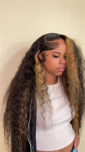 😍The side part blends perfectly with the lace, giving you that natural scalp illusion — no one can tell it’s a wig! hair from @AmandaHair Official👉https://st.amandahairs.com/bcqd6 | AmandaHair