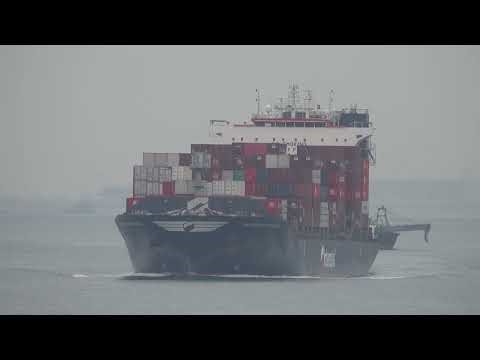 Container Ship《INTERASIA ENGAGE》Crossing the Tsing Ma Bridge in HK 20260210_C0003