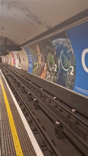 Northern line Aproach into Waterloo terminating at Edgware