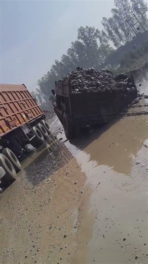 driver ki laparvahi ki vjha se jaan ja sakte thi bach gya aur gadi b #automobile#trafficrules#driver