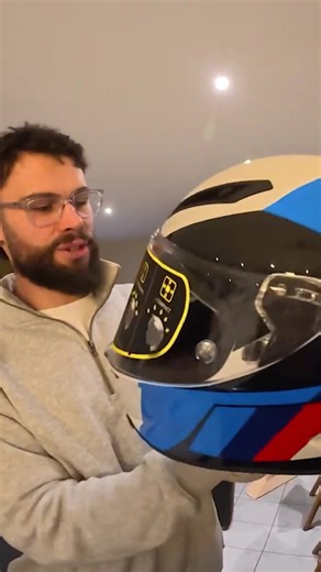 Il va tellement bien avec ma nouvelle moto 😮‍💨 #Moto #Casque #BMW #S1000RR