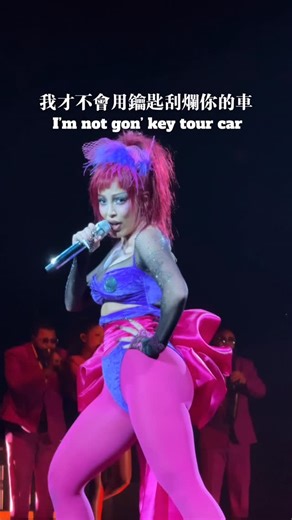 Joe Wu Jr. on Instagram: "昨天一個半小時的演唱會 完全震碎我對演唱會的想法 整場演唱會滿滿的wow ～～～ 每首歌結束都是oh my god加鼓掌 （有幾首歌甚至被驚艷到抓頭） 整場show沒有休息 沒有換衣服 沒有大陣仗的舞者 （甚至沒有看到喝水） 一個人的魅力直接撐著全場 一套衣服卻把不同風格的歌全部完美演繹 那個心靈狀態精神狀態能量要多高 才可以把演唱會表演成這樣還正在消化 我真的沒有辦法形容昨天的悸動 前三首歌幾乎都是哭著聽完 And it’s 10000% LIVE 直嘆自己太晚認識這麼amazing的artist 看得好爽‼️ 被罵的好爽‼️ Like you said come back to Taiwan soon. We already miss you so much. @dojacat #dojacat #mavieworldtour #taiwan"