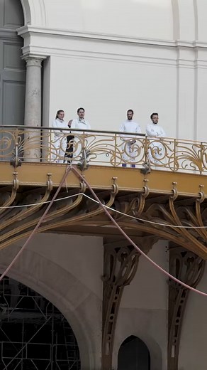 En position ! 💥 À 100 jours pile des Jeux de Paris 2024, retour en images sur les tests d’athlètes d’escrime 🤺 et de taekwondo 🥋 dans la Nef en août 2023, en présence du Comité d'organisation des Jeux olympiques et paralympiques ! Un avant-goût électrisant des affrontements de cet été… Nous trépignons d'impatience 🔥 | Grand Palais - RMN (Officiel)