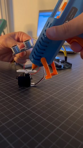 Kamitronix | Protect your lab tools with this simple Arduino radar system 🚨 • • • #arduino #arduinoproject #electronics #sensor #radar | Instagram