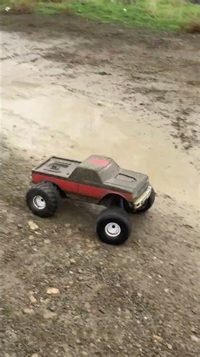 Xmaxx monster truck mudding fun #traxxas #xmaxx #mudding #rc #xmonster