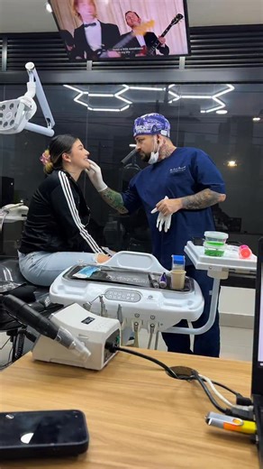 Dr JoseDNY | Diseños de Sonrisa | Odontólogo on Instagram: "Retiro de ortodoncia Así es como retiro yo los brackets y el protocolo es un poco más extenso, tengo una tarea pendiente y es hacer un vídeo para los ortodoncistas 😊"