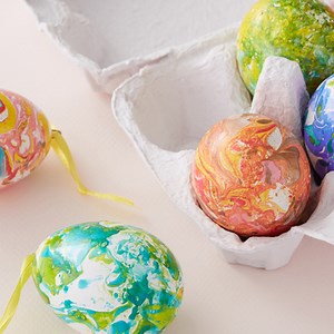 How to Make Colourful Marbled Eggs | Hobbycraft
