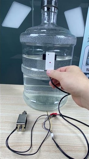 Non contact liquid level sensor