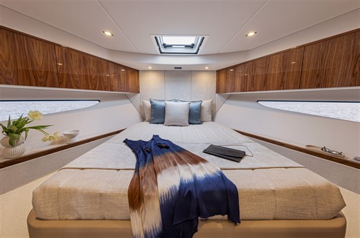 4600 SPORT YACHT - Denison Yacht Sales