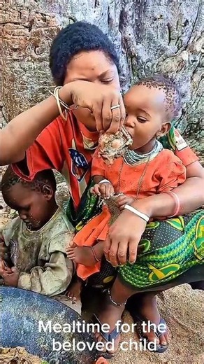 A Beautiful Bond: Hadza Mothers Gently Feeding Their Little Ones🤱🌍❤️#shortsfeed #yt