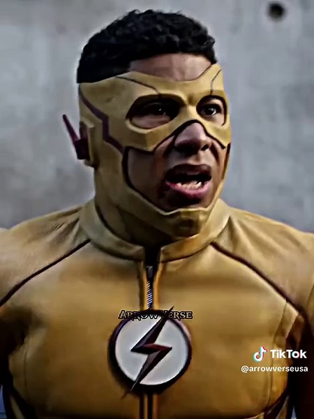 Kid Flash vs Savitar: Epic First Encounter