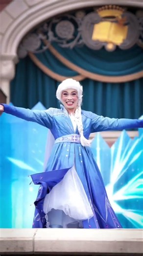 Show Yourself Elsa! #frozen #disneyland #elsa