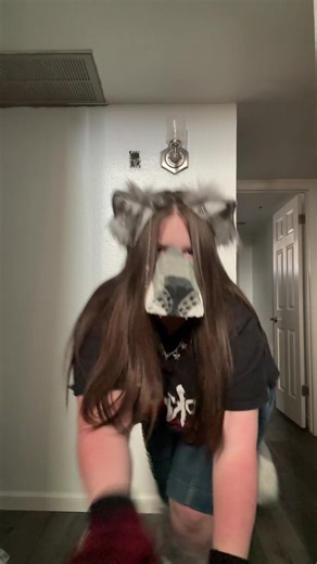 New big wolf tail!🐺 || #furryandtherian #newtail #dontflopplease #wolftherian #quadrobics