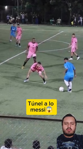 510K views · 1.5K reactions | Lo de este jugador imitando a Messi es increíble #viral #football #futbol #trend #skills | Humanos Fuera de Contexto | Facebook