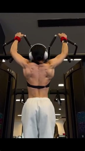 The Queen of Back Muscles #shorts #shortvideo #gym #bodybuilding #fbb #backmuscles #backworkout