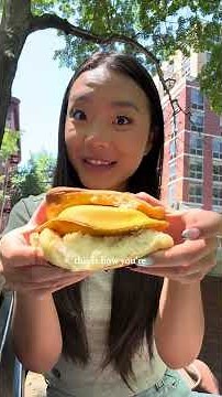Jamaican patty take 2😭 #nyc #harlem #jamaicanfood #jamaicanpatty #cocobread #nycfood #nycfoodie