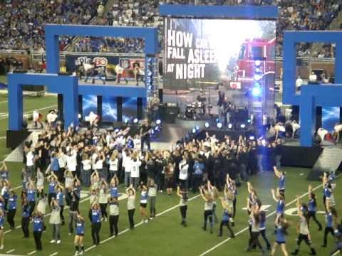 Nickelback We Stand Together Live Thanksgiving Day Ford Field Detroit Lions Halftime 11-24-11