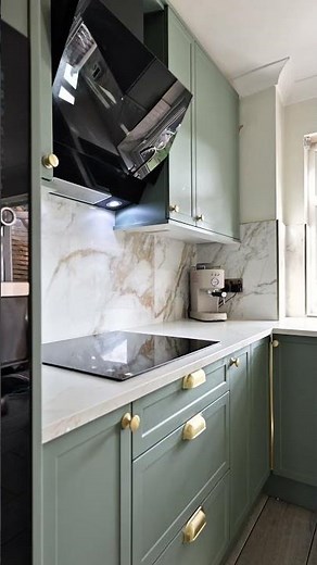 Stunning Calacatta Oro Grande Backsplash – Transform Your Kitchen with Marble-Effect Tiles! #tiles