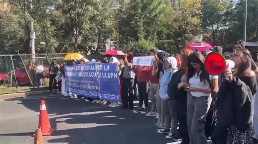 255K views · 8.9K reactions | Último momento 28 de octubre de 2025. Universitarios de la UPN bloquean la carretera Picacho-Ajusco a la altura del Fondo de Cultura Económica. Denuncian que no se están respetando sus derechos y exigen la presencia de la rectora. Información en proceso. Portal Insurgencia Magisterial. #UPN #Ajusco | Portal Insurgencia Magisterial | Facebook