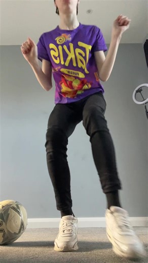 choxo10 (@choxo10)’s video of mask soccer player