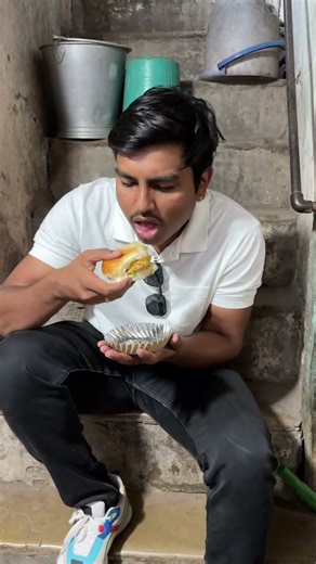 Nighoskar Wada & Their Iconic Vada Pav – Sadashiv Peth, Pune