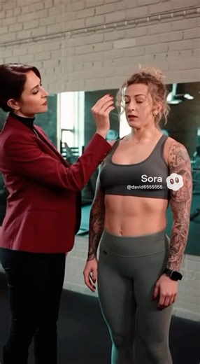 Female bodybuilder gets hypnotized by a female hypnotist. #hypnosis#hypno