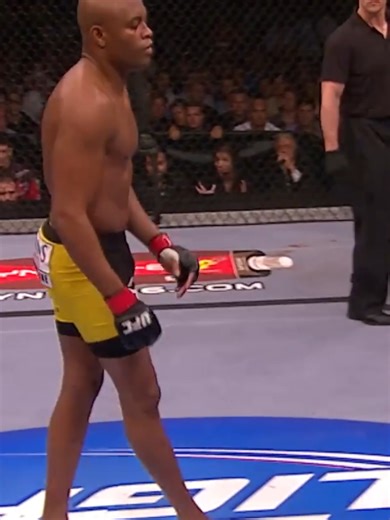 Slip → Counter KO 👀 One mistake is enough… #mma #fightbreakdown #combat #sports