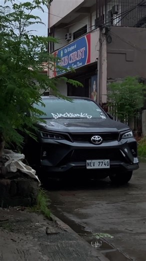 Stylish Wet Looks for a Daring Fashion Statement