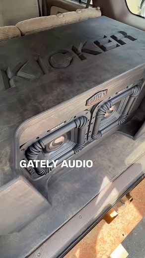 GATELY KICKER SOLOX 2 X 12 ENCLOSURE 🤖 gatelyaudio.com 📧 info@gatelyaudio.com 📞 (916) 320-7603 🦄 @bobbygately #gately #gatelyaudio #bobbygately #gatelybox #relentless | Gately Audio