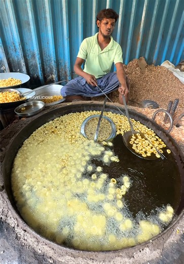 Massive Cooking: Traditional Indian Snacks in a Huge Pot! 📍Location Madurai in India 💰Price (1pack) INR 10 #snack #cookies #dessert #viral