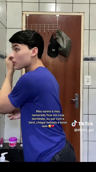 Chegar em casa e dar um susto no namorado