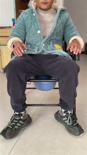 Portable toilet seat for pregnant women and the elderly.Human commode chair #CommodeChair