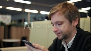 voice recognition with smart phone speech helper message in cafe