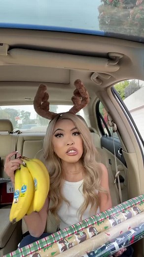 BANNANA CHRISTMAS GIFT PRANK @notisaacszn @brotherofcolor @vivtruong 🎁🍌 #fyp