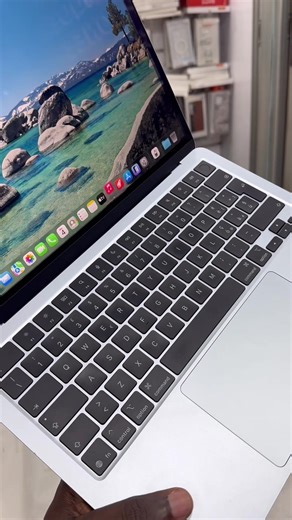 ☎️ 78-387-82-54 MacBook Air Puce Apple M4, année 2025 Écran 13 Pouces Modèle du processeur. Apple M4 10 cœurs GPU 8 cœurs, M4 Conçu pour Apple Intelligence l'IA, II offre jusqu'a 18 heures d'autonomie, Disque 256 Go SSD 16 Go de Ram
