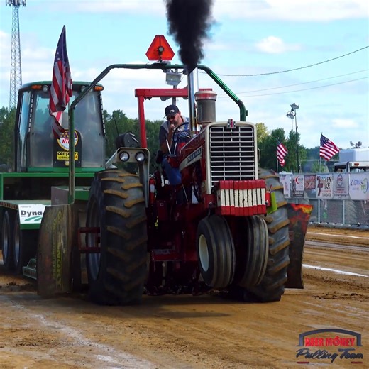 Awesome IH 1206 narrow front pulling in Canton, Ohio 2025!! | Farm Stock Tractor Pullers