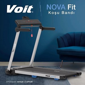 Voit Nova Fit Koşu Bandı Yürüyüş Alanı: 45x120 cm Motor Gücü: 2,0 HP AV Hız: 0.8-12 KM/H Zemin Özelliği: 6 PCS Cushion System Gösterge Tipi: 3 pencereli LED Ekran Gösterge Özelliği: Hız, zaman, mesafe, kalori Program: 15 Hazır program bulunmaktadır. Kurulu Ölçüleri: 143x124.1x81 cm Ağırlık (Net/Brüt kg): Net: 43 kg / Brüt:51 kg Maks. Taşıma Kapasitesi: 100 kg Katlanma Özelliği: Katlanabilir ve 90˚ dik durabilir Katlı Ölçüleri: 143x81x25 cm Katlanabilir ve az yer kaplar. Bluetooth uygulaması saye