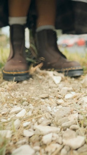 Cammina con stile ✨ Super comodi e senza lacci, i nuovi stivali Dr. Martens Zebzag ti aspettano da AW LAB! | AW LAB