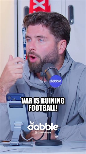 I used to hate seeing clips of this podcast and whilst I can’t stand the other 3 especially that weird bleached blonde haired one… this fella is so right on most topics tbf to him. Just a genuine football fan! Xx